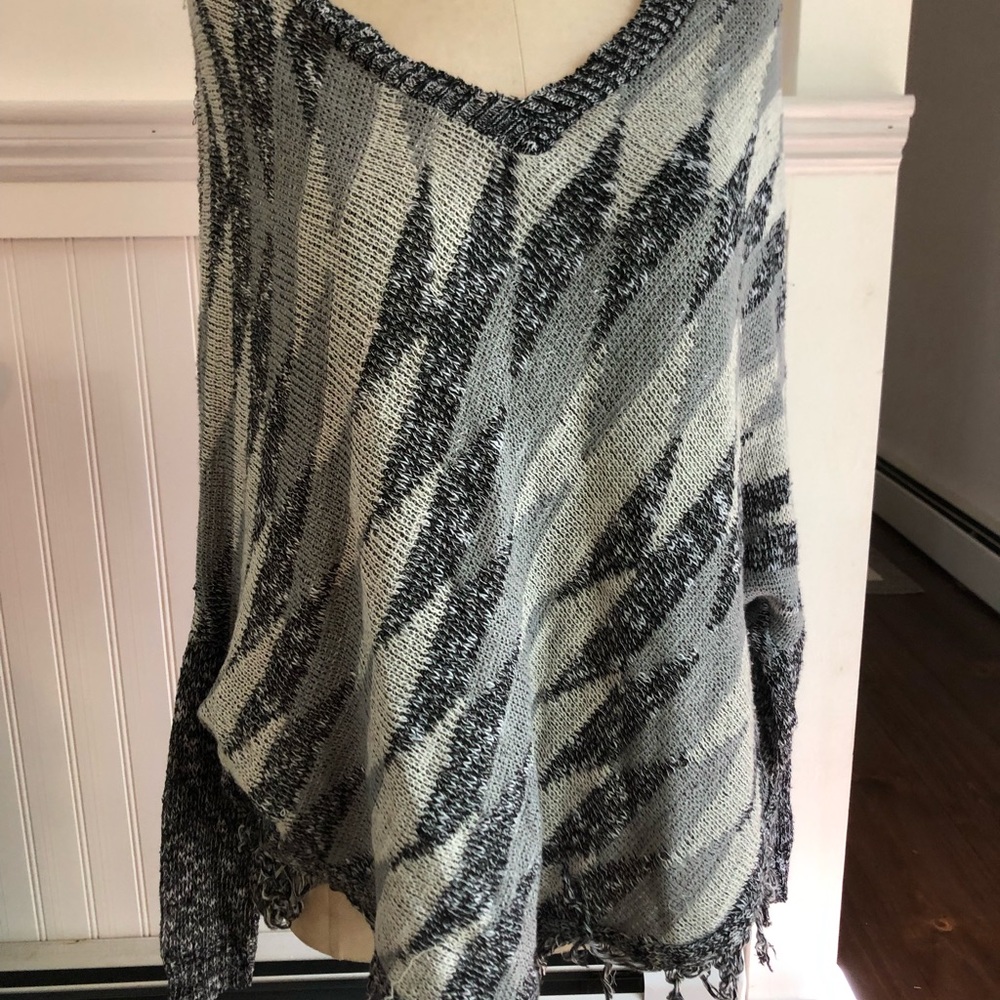 Fringe v-neck sweater